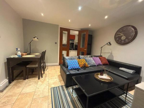 Clifton - Luxury 1 bed flat - 1 min walk to Tube
